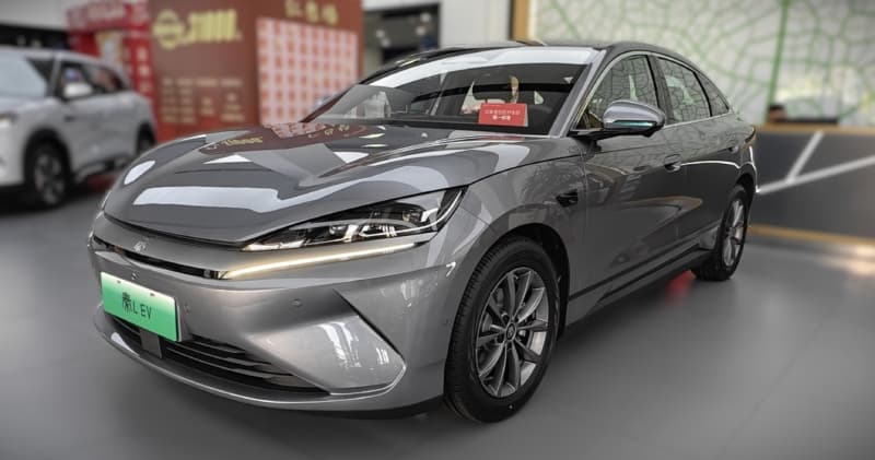 BYD's Seal 6 EV and Yangwang U8L: Urban Agility Meets Luxury Toughness
